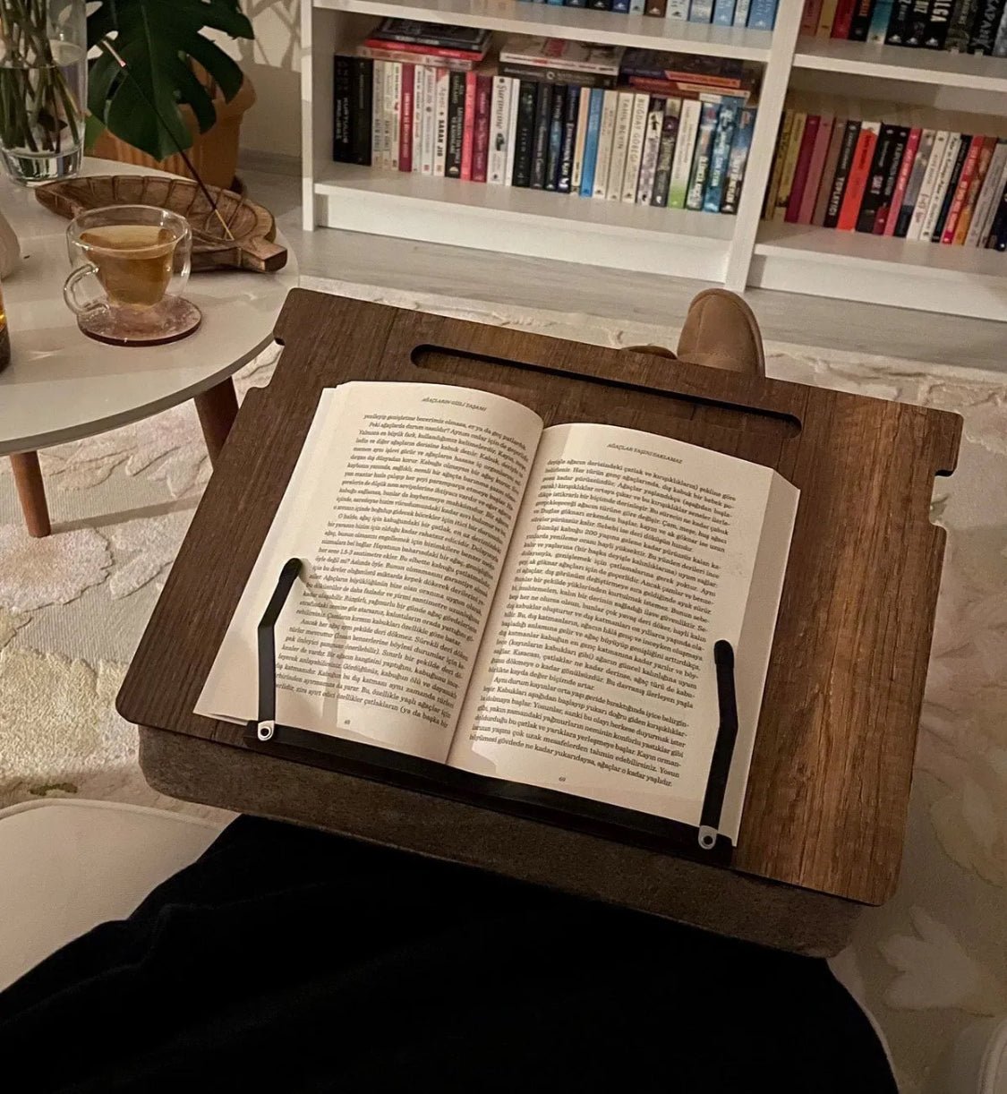 حامل الكتب واللاب توب المريح — اجعل قراءتك وكتابتك أكثر راحة وأناقة!